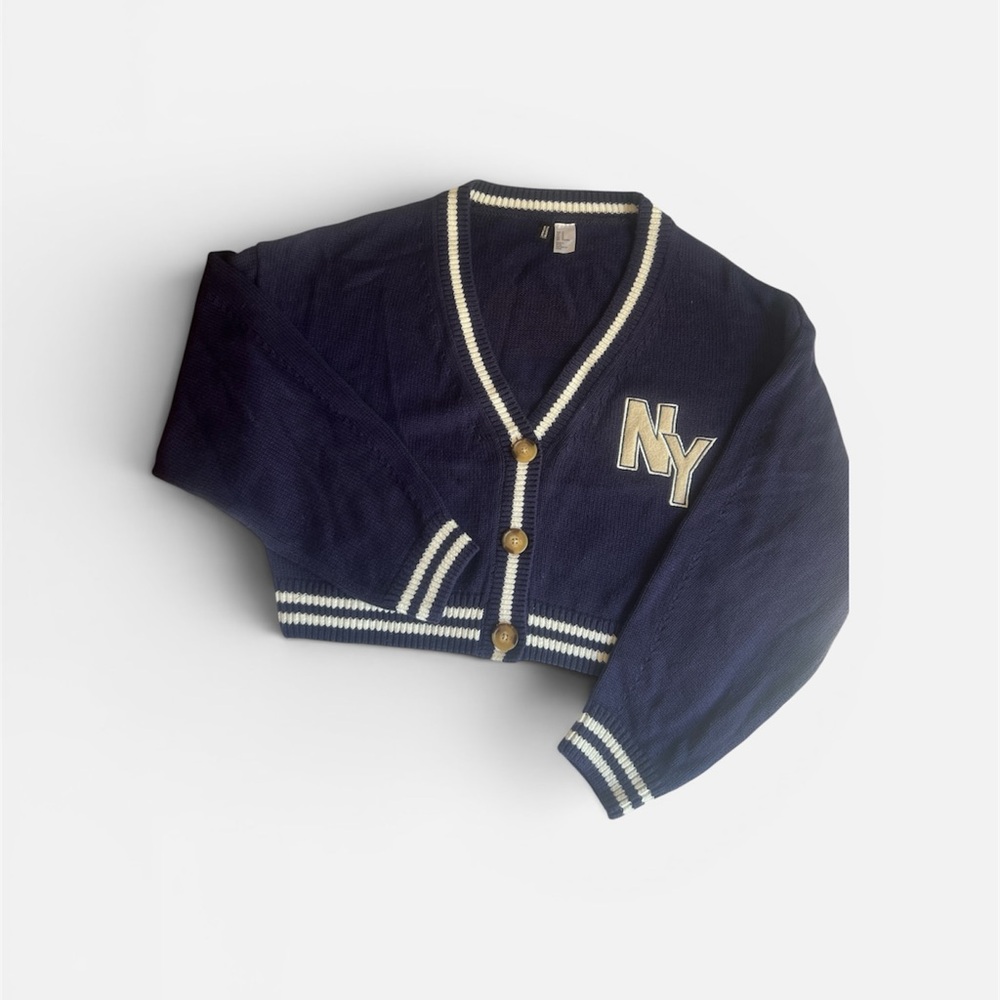 H&M Purple Knit Sweater - Crewneck Tag Detail